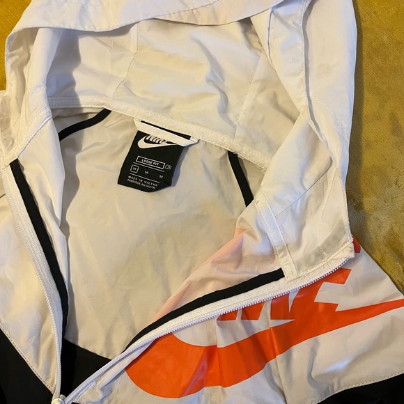 nike childrens hooded windbreaker - Picture 2 of 2